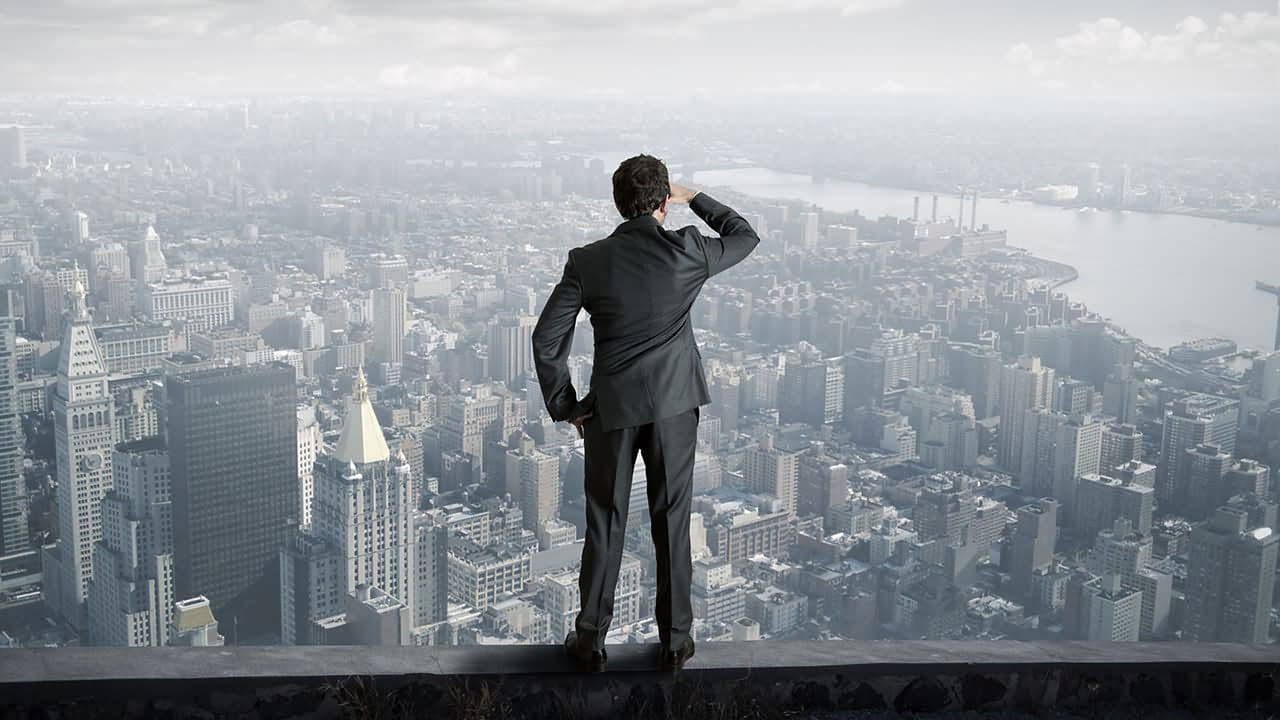 6. ఫలితాలే ముఖ్యం (Results Matter): మీరు చేసిన పని నైతికంగా తప్పు కావచ్చు, కానీ దాని వల్ల వచ్చిన ఫలితం గొప్పదైతే, ఆ విజయం మీ తప్పులన్నింటినీ కప్పేస్తుంది. చరిత్ర గెలిచిన వారినే గుర్తుంచుకుంటుంది. రోమ్ స్థాపకుడు రోమ్యులస్ తన రాజ్యాన్ని నిలబెట్టడానికి సొంత తమ్ముడు రెమస్ను చంపినా, చివరికి రోమ్ గొప్ప సామ్రాజ్యంగా మారడం వల్ల, చరిత్ర అతన్ని గొప్ప సామ్రాజ్య నిర్మాతగా గౌరవిస్తుంది.