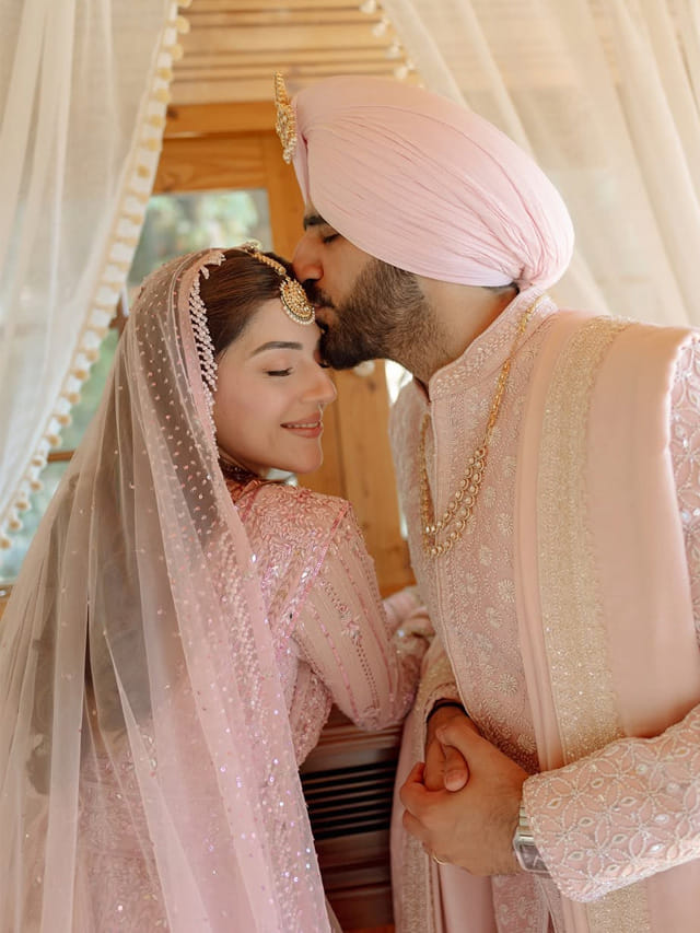 వివాహ బంధంలోకి అడుగు పెట్టిన F2 బ్యూటీ.. అదిరిపోయిన ఫొటోస్