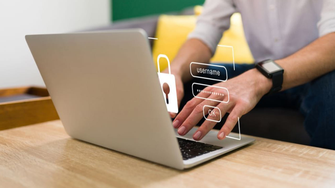 మెసగాళ్లు తరచుగా ఓటీపీలను దొంగలించి సిమ్ క్లోనింగ్, ఈ-సిమ్ స్వైపింగ్ ద్వారా మోసాలకు పాల్పడుతున్న క్రమంలో అదనపు భద్రతగా సైలెంట్ అథెంటిఫికేషన్ ఫీచర్ అనేది సహాయపడుతుంది. మీ బ్యాంక్ అకౌంట్‌తో లింక్ అయిన సిమ్ కార్డు నెంబర్ మీ ఫోన్‌లో ఉందో.. లేదో చెక్ చేస్తుంది. ఇక ఈ-సిమ్ ద్వారా జరిగే మోసాలను అరికడుతుంది.
