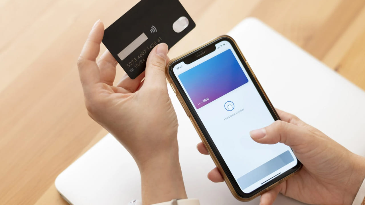 బ్యాంక్ అకౌంట్‌కు లింక్ అయిన మొబైల్ నెంబర్, ఫోన్‌లోని సిమ్ కార్డు నెంబర్ ఒక్కటేనా అనేది బ్యాక్‌గ్రౌండ్‌లో ఆటోమేటిక్‌గా చెకింగ్ జరుగుతుంది. దీని వల్ల బ్యాంక్ ఓటీపీల పని ఉండదు. సైబర్ నేరగాళ్లు ఓటీపీల ద్వారా చేసే మోసాలకు ఫుల్ స్టాఫ్ పడుతుంది. ప్రస్తుతం టెలికాం కంపెనీలతో ట్రయల్స్ జరుగుతున్నాయి. రాబోయే రోజుల్లో ఈ మార్పు బ్యాంకింగ్ రంగంలో రానుంది.
