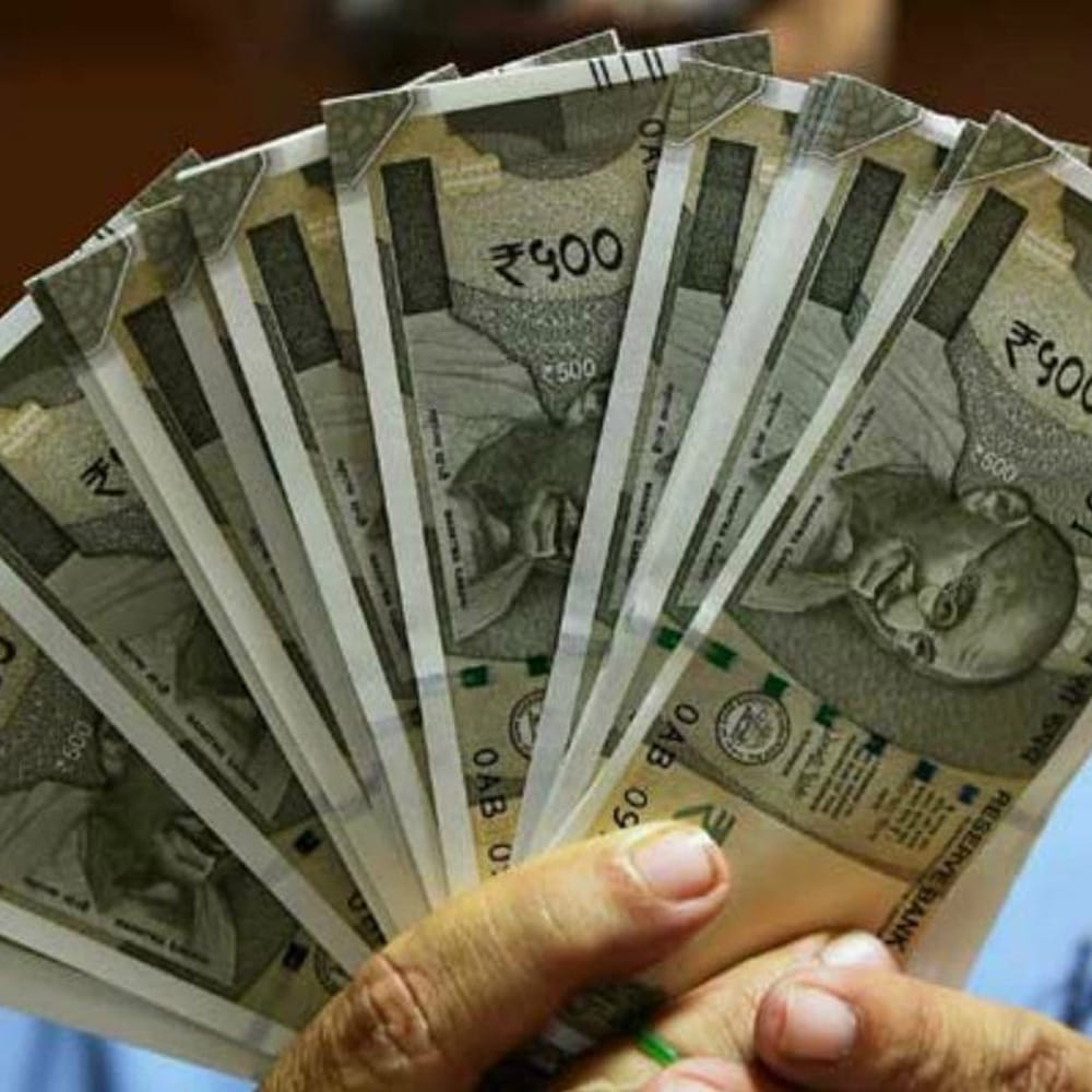 ఈ కాన్సెప్ట్‌ను అర్థం చేసుకోవడానికి నాలుగు ముఖ్యమైన విషయాలు చర్చించబడ్డాయి. మొదటిది, సంపద ఒక నైపుణ్యం. డబ్బును కేవలం ఒక సంఖ్యగా కాకుండా నేర్చుకోవాల్సిన నైపుణ్యంగా చూడాలి. మన ఆర్థిక అనుభవాలు ప్రపంచ ఆర్థిక చరిత్రతో పోలిస్తే చాలా చిన్నవని, అయినా సరే మన నిర్ణయాల్లో దాదాపు 80 శాతం ఈ చిన్న అనుభవం మీదనే ఆధారపడి ఉంటాయని గుర్తుచేస్తుంది.
