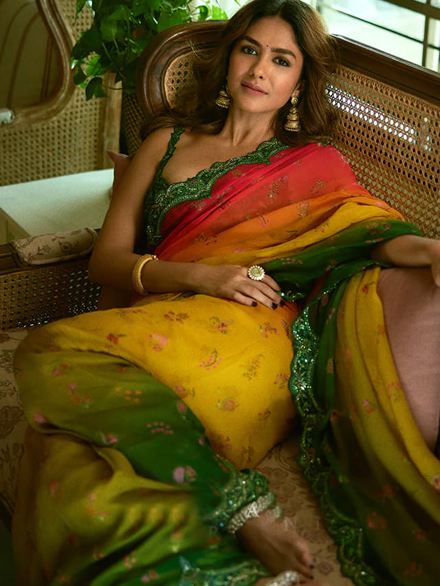 మరో హిట్ కొట్టిన మృణాల్.. డెకాయిట్ తో అమ్మడి ఖాతాలో మరో విజయం