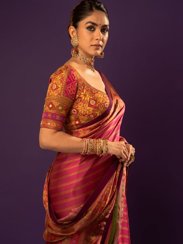 చీరకట్టులో చూడచక్కని భామ మృణాల్.. ఎంత ముద్దుగా ఉందో