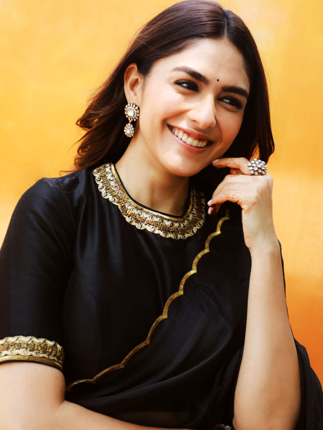 టాలీవుడ్ లక్కీ హీరోయిన్ గా మారిపోయిన మృణాల్