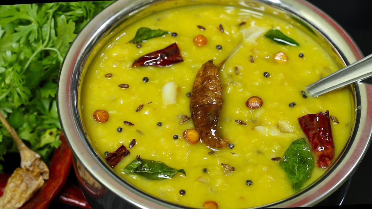  కావాల్సిన పదార్థాలు : కంది పప్పు, ఆవాలు , జీలకర్ర, ఎండు మిర్చి, పచ్చి మిర్చి, ఆవాలు, వెల్లుల్లిపాయలు, చింత పండు, ఉల్లిపాయ ముక్కలు, కొత్తిమీర, కరివేపాకు, కారం వన్ టీ స్పూన్, ఉప్పు రుచికి సరిపడ, మెంతి పొడి, ధనియాల పొడి చిటికెడు, పసుపు చిటికెడు.