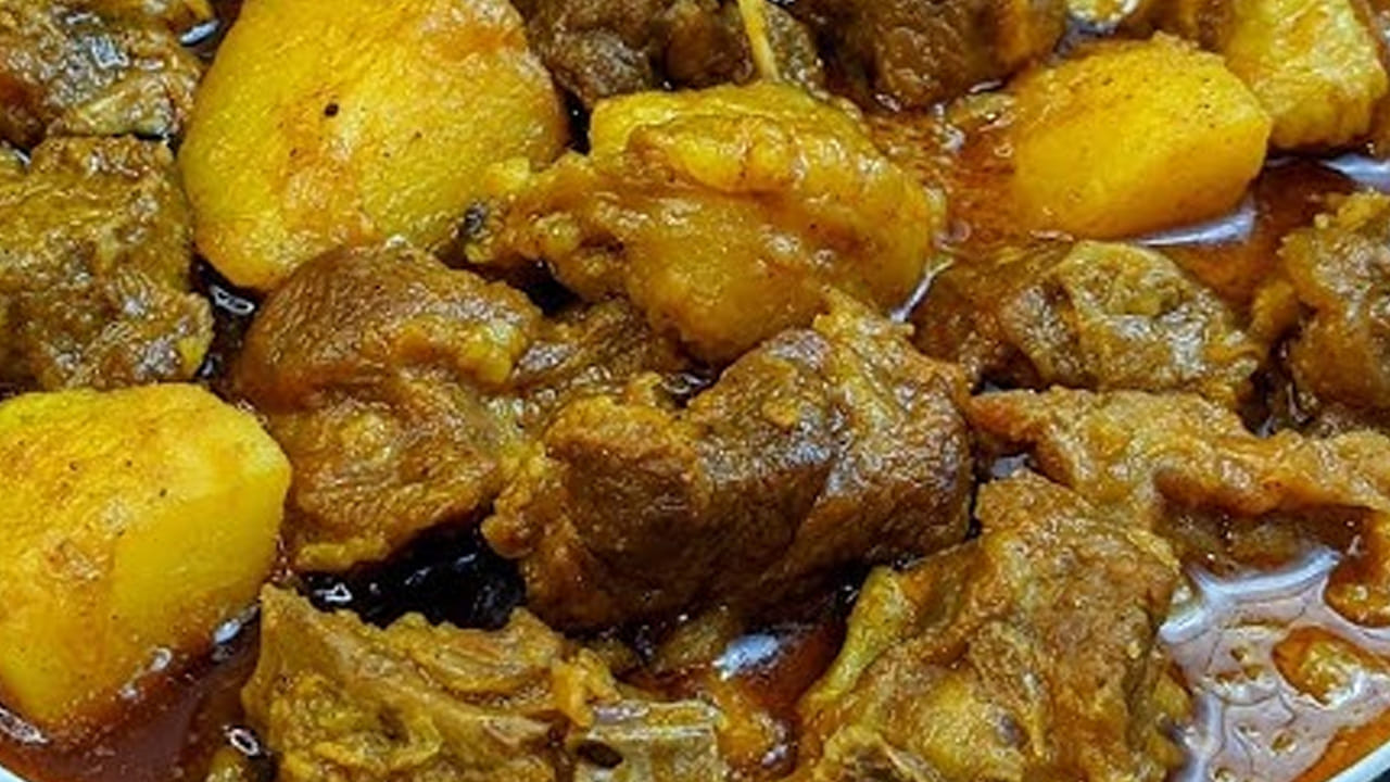 నిపుణులు చెప్పిన దాని బట్టి చూస్తే.. ముదురు మటన్ కంటే లేత మటన్ చాలా బెటర్ అని చెబుతున్నారు. ఆరోగ్య పరంగా చూస్తే లేత మటన్ మంచిదిగా చెబుతారు.