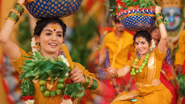 Folk Song: ఎంతో అదృష్టం చేసుకుంటే నాకు ఆ పాట వచ్చింది.. యూట్యూబ్ను షేక్ చేస్తున్న సాంగ్