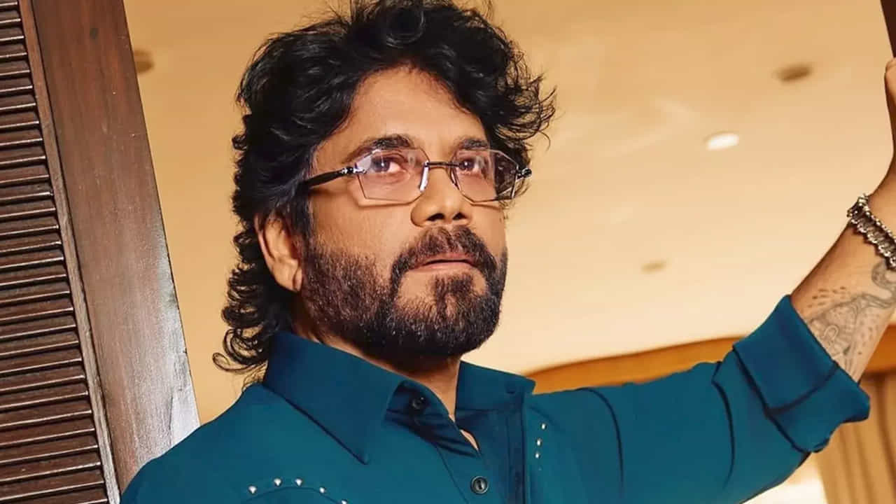 నాగార్జున, చంద్ర మధ్య కేవలం హీరో-మేకప్ మ్యాన్ సంబంధం మాత్రమే కాకుండా, మంచి స్నేహం కూడా ఉంది. షూటింగ్లలో ఉన్నప్పుడు చంద్ర ఆయన కోసం దోసెలు, ఇష్టమైన చేపలు వండి పెట్టేవారు. వంటపై ఆసక్తి ఉన్న చంద్రకు నాగార్జున దమ్ బిర్యానీ, తందూరి చికెన్ వంటి వంటల తయారీ గురించి కూడా సలహాలు ఇచ్చేవారని చంద్ర గుర్తు చేసుకున్నారు. నాగార్జున ఉన్నచోట తాను, తాను ఉన్నచోట నాగార్జున ఉండేవారని, ఒక నీడలాగా తమ బంధం ఉండేదని చంద్ర చెప్పారు.