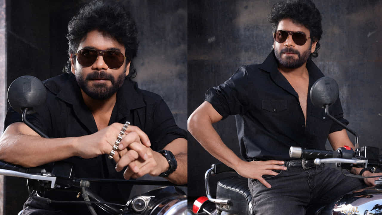 సినీ పరిశ్రమలో బతికితే అక్కినేని నాగార్జునలాగా బతకాలి అని చాలామంది హీరోలు అంటుంటారు. 66 ఏళ్ల వయసులో పాతికేళ్ల కుర్రాడిలా కనిపిస్తూ యంగ్ హీరోలకు పోటీ ఇస్తున్నారు నాగ్. అంతేకాదు.. ఆయన లాంగ్ హెయిర్ స్టైల్ కు ఫ్యాన్స్ సైతం ఆశ్చర్యపోతున్నారు. ఆయన సంపదను పక్కన పెడితే, నాగార్జున జీవనశైలి, శరీరం నిర్వహణ, ఆహారపు అలవాట్లు ఎంతోమందికి ఆదర్శం. ఈ ఆరోగ్య రహస్యాలను ఆయన వ్యక్తిగత మేకప్ మ్యాన్ చంద్ర ఒక ప్రత్యేక ఇంటర్వ్యూలో వెల్లడించారు.