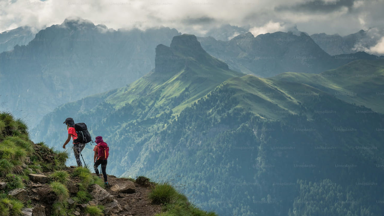 ట్రెక్కింగ్, అడ్వెంచర్: కేవలం ప్రకృతి సౌందర్యమే కాకుండా, ఇక్కడ చారిత్రక ప్రాధాన్యత ఉన్న టిప్పు సుల్తాన్ వేసవి విడిది, పురాతన నంది దేవాలయం వంటి ప్రదేశాలు కూడా పర్యాటకులను ఆకట్టుకుంటాయి.  సాహసాలను ఇష్టపడే వారికి ఇక్కడ మంచి ట్రెక్కింగ్ మార్గాలు ఉన్నాయి. సైక్లింగ్‌ చేసేవారికి ఈ కొండ మార్గం ఒక సవాలుతో కూడిన ఆహ్లాదాన్ని ఇస్తుంది. 