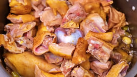 నాటుకోడి మాంసం త్వరగా, మెత్తగా ఉడకాలంటే మధ్యలో ఇది చేస్తే చాలు..