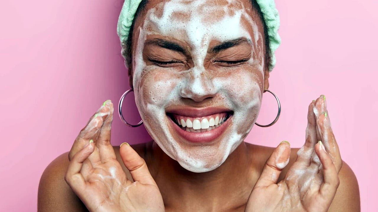 Face Wash: ఖరీదైన ఫేస్ వాష్‌లకు గుడ్ బై చెప్పండి.. వంటగదిలోని ఈ వస్తువులతో మీ ముఖాన్ని తాజాగా మార్చుకోండిలా!