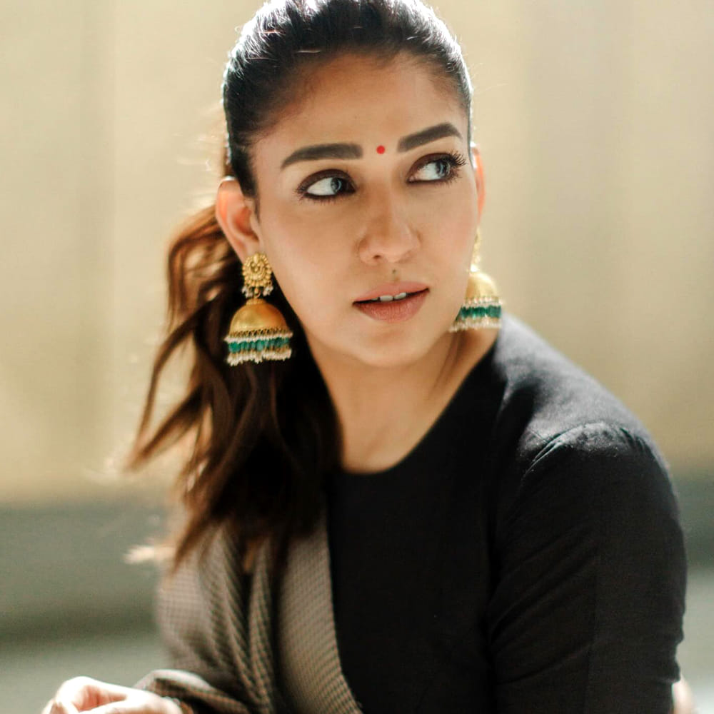 ఆ తర్వాత సరోగసీ ద్వారా ఇద్దరు తల్లిదండ్రులు అయ్యారు. వీరికి కవలలు. ప్రస్తుతం సౌత్ లో అత్యంత రెమ్యునరేషన్ తీసుకుంటుంది నయనతార. ఒక్కో సినిమాకు 20 నుంచి 25 కోట్ల రూపాయలు వసూల్ చేస్తుంది. రీసెంట్ డేస్ లో నయన్ సినిమాల స్పీడ్ పెంచేసింది.