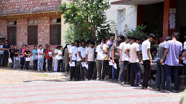 NEET UG 2026 Exam Rules: నీట్ యూజీ పరీక్ష రూల్స్ ఇవే.. ఈ తప్పులు చేస్తే మీకే నష్టం!