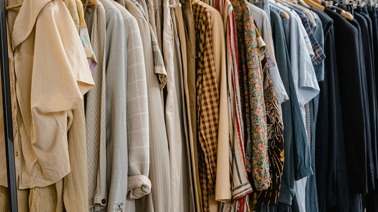 ఇంకా చాలా మంది షోరూమ్‌లలో ట్రయల్ వేస్తారు. దీని వలన చర్మ వ్యాధులు వస్తాయి. ముఖ్యంగా,  పిల్లల చర్మం సెన్సిటివ్ కాబట్టి,  వారికి ఇలాంటి దుస్తులను  ఉతికిన తర్వాతే వేయండి లేదంటే అనారోగ్య మస్యలు వచ్చే అవకాశం ఉందని చెబుతున్నారు. 