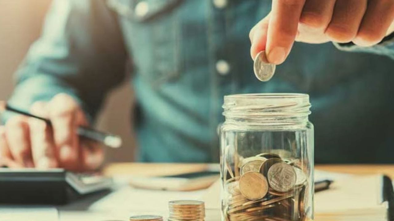 ట్యాక్స్ భారం తప్పించుకోవాలా? సేవింగ్స్ పెంచుకోవాలా? మీ కోసమే ఈ స్మార్ట్ టిప్స్