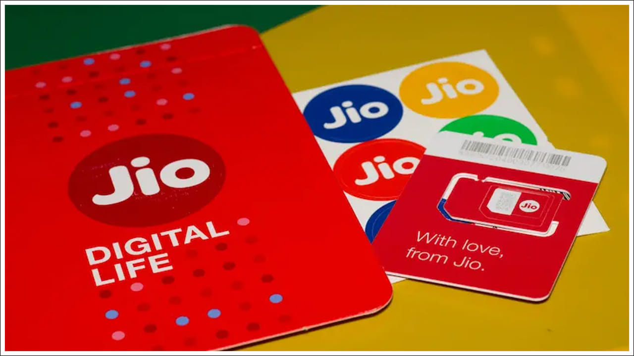  భారీ ఉచిత ఆఫర్లు: ఈ ప్లాన్ ధర తక్కువైనప్పటికీ, ఇందులో లభించే అదనపు ప్రయోజనాలు మాత్రం అత్యంత విలువైనవి. గూగుల్ జెమిని ప్రో (Google Gemini Pro): సుమారు రూ. 35,100 విలువైన గూగుల్ జెమిని ప్రో సబ్‌స్క్రిప్షన్‌ను ఏకంగా 18 నెలల పాటు ఉచితంగా పొందవచ్చు. ఇది AI వినియోగదారులకు ఒక గొప్ప వార్త.