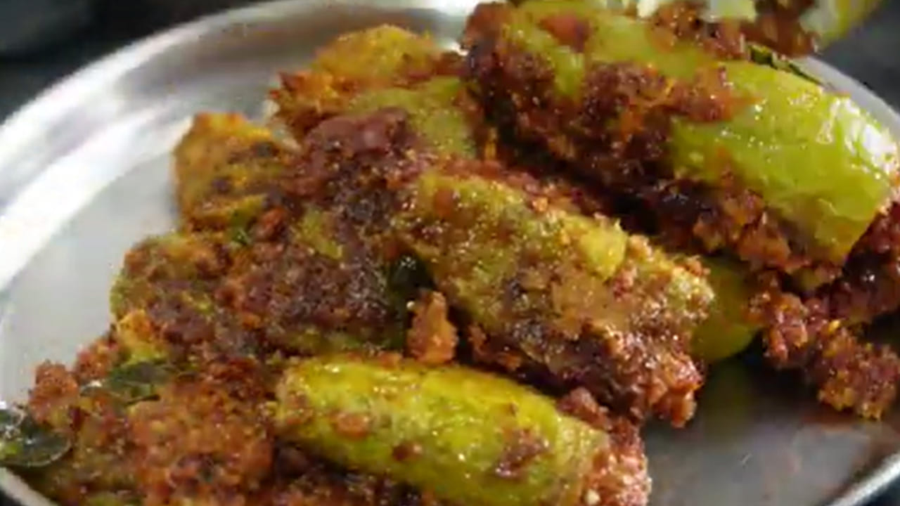 కావాల్సిన పదార్దాలు: పావు కిలో నించుడు కాయ, రెండు ఉల్లిపాయలు, రెండు పచ్చిమిర్చి, నాలుగు వెల్లుల్లి రెబ్బలు, ఒక టేబుల్ స్పూన్ కారం , అర టీ స్పూన్ పసుపు, రుచికి సరిపడా ఉప్పు, అర టేబుల్ స్పూన్ ఆవాలు, అర టేబుల్ స్పూన్ జీలకర్ర, నాలుగు కరివేపాకు ఆకులు,  రెండు టేబుల్ స్పూన్స్ నూనెను తీసుకోవాలి. 