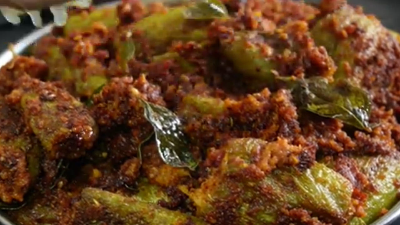 
కొత్తిమీర వేసి ఇలా ఉడికించుకోవాలి: నించుడు కాయలు మొత్తం మెత్తగా అయినా తర్వాత ఒక టేబుల్ స్పూన్ కారం వేసి 5 నిమిషాల పాటు బాగా వేయించాలి. చివర్లో డీప్ ఫ్రై అయ్యాక   స్టవ్ స్టవ్ ఆఫ్ చేసి దించేయాలి. అంతే, వేడి వేడి నించుడు కాయల కూర రెడీ. వేడి అన్నంలో తింటే ఆ రుచే వేరు. ఇంకా ఇది డయాబెటిస్‎ను  కూడా కంట్రోల్ చేస్తుంది. 