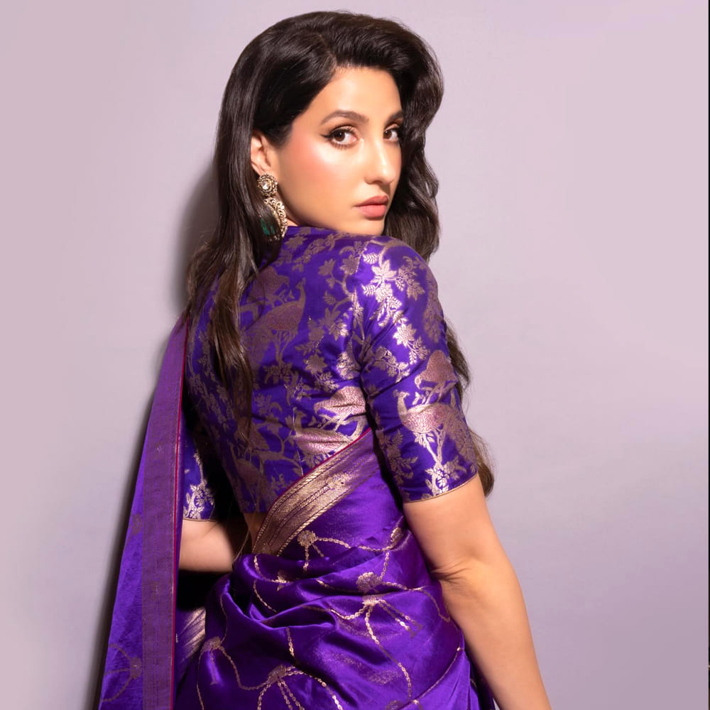 గతంలో ఓ ఇంటర్వ్యూలో నోరా ఫతేహి చేసిన కామెంట్స్ ఇప్పుడు సోషల్ మీడియాలో, బీ టౌన్ లో వైరల్ గా మారాయి.   ఓ ఇంటర్వ్యూలో మాట్లాడుతూ.. కెరీర్ బిగినింగ్ లో జరిగిన చేదు అనుభవాలు పంచుకుంది. స్పెషల్ సాంగ్స్ లో నటించి మెప్పించినప్పటికీ తనకు రూపాయి కూడా ఇవ్వలేదు అని తెలిపింది. అలాగే తనకే తాను చేసిన స్పెషల్ సాంగ్స్ వల్ల సినిమాలు విజయంలోనూ కీలక పాత్ర పోషించాయని తెలిపింది.