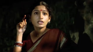 అనుష్కను కాలితో గట్టిగా తన్నా.. దాంతో ఆమెకు మెడనొప్పి వచ్చింది.