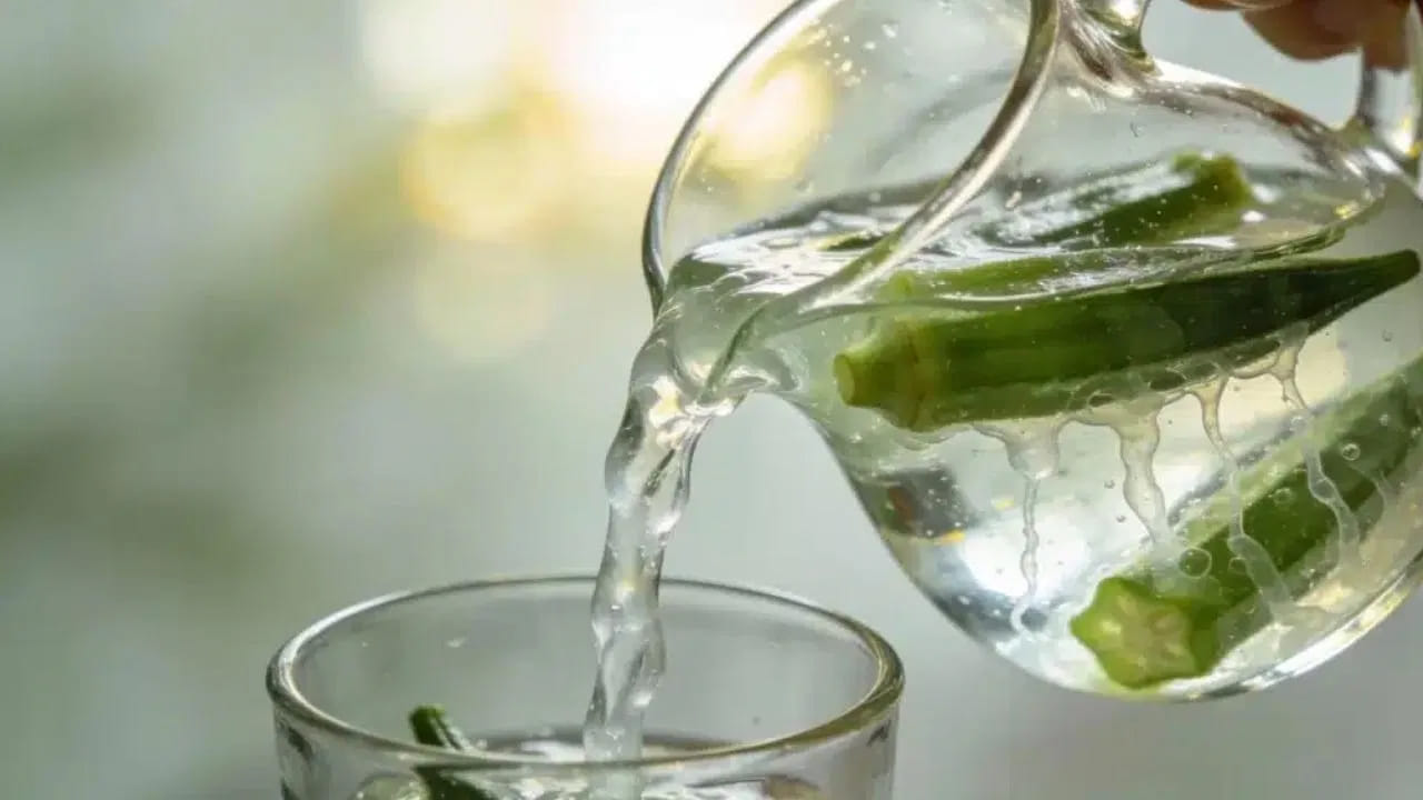 తర్వాత వాటిని చిన్న ముక్కలుగా కట్ చేసుకోవాలి. ఈ ముక్కలను ఓ పాత్రలోకి తీసుకుని అందులో రెండు గ్లాసుల నీటిని పోసి గంట సేపటి వరకు పక్కన ఉంచుకోవాలి. ఆ తర్వాత ఈ నీటిలో నేరుగా తాగాలి. ఇలా రోజూ ఉదయం ఖాళీ కడుపుతో తాగితే ఆరోగ్యానికి ఎంతో మేలు చేస్తుంది.