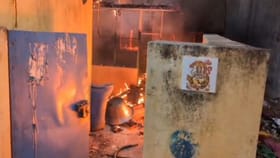 తల్లి మంటల్లో కాలిపోతుంటే చూస్తూ నిల్చున్న కొడుకు.. కట్‌చేస్తే..