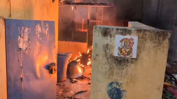 Andhra Crime: ఇలాంటి పుత్రుండు పుట్టనేమి వాడు గిట్టనేమి..తల్లి మంటల్లో కాలిపోతుంటే..?