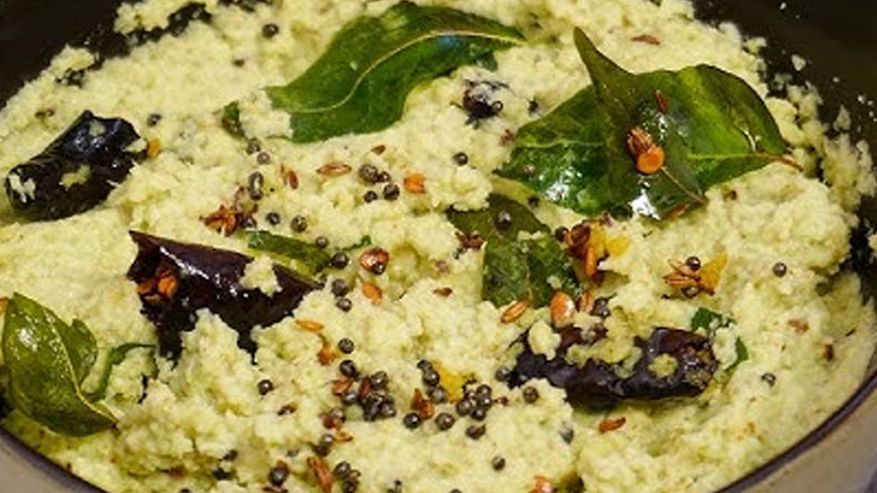 అంతే, వేడి వేడి మామిడికాయ పచ్చడి రెడీ. వేడి వేడి అన్నంలో వేసుకుని తింటే టేస్ట్ అదిరిపోతోంది. ఇంకా దీనిలో నెయ్యి వేసుకుని తింటే ఆ రుచి వేరు. ఇంకా ఇడ్లీ, దోసెల్లోకి టేస్టీగా ఉంటుంది.