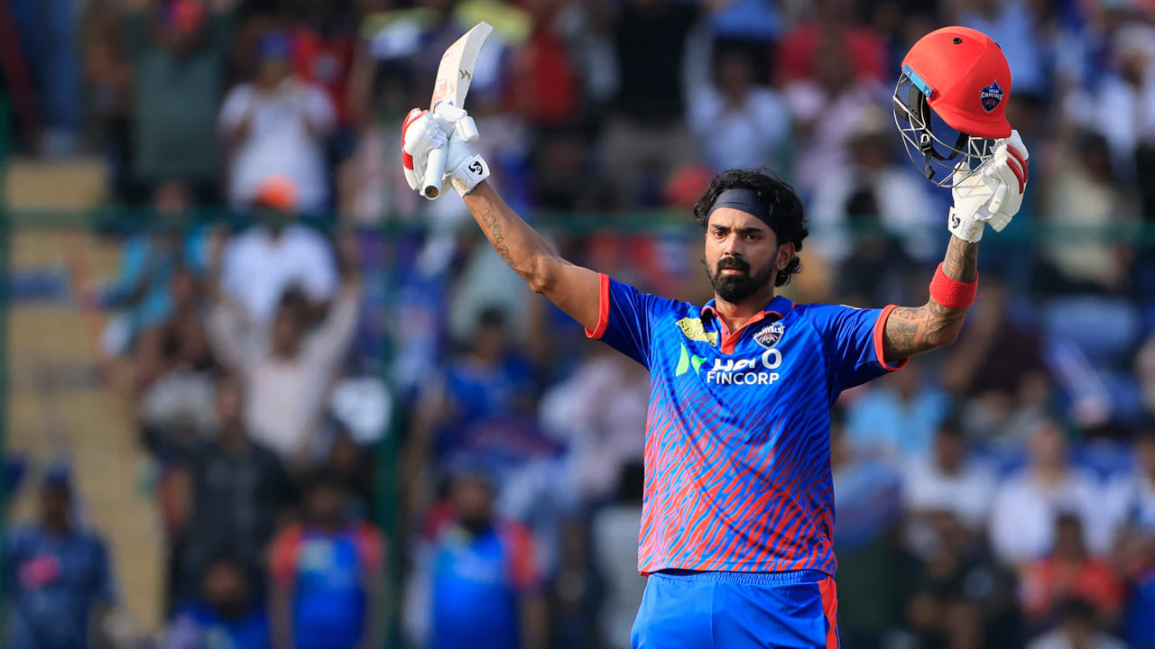ఢిల్లీ క్యాపిటల్స్ వైస్ కెప్టెన్ కేఎల్ రాహుల్ బ్యాట్‌తో విధ్వంసం సృష్టించాడు. కేవలం 67 బంతుల్లో 152 పరుగులు చేసి ఐపీఎల్ చరిత్రలో సరికొత్త అధ్యాయాన్ని లిఖించాడు. అతని ఇన్నింగ్స్‌లో ఏకంగా 16 ఫోర్లు, 9 భారీ సిక్సర్లు ఉండటం విశేషం. మైదానం నలుమూలల క్లాసిక్ షాట్లతో విరుచుకుపడుతూ ఢిల్లీకి రికార్డు స్థాయి స్కోరును అందించాడు రాహుల్. 