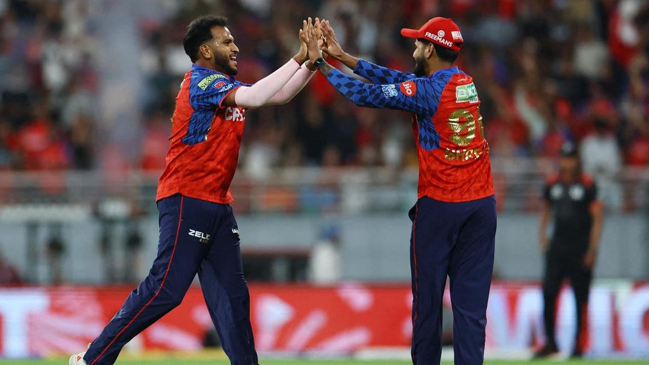 చివరి బంతికి వైడ్ రావడంతో పంజాబ్ విజయం ఖరారైంది. 265 పరుగుల అసాధ్యమైన లక్ష్యాన్ని సాధ్యం చేసి పంజాబ్ కింగ్స్ ఆటగాళ్లు మైదానంలో సంబరాలు చేసుకున్నారు. ఐపీఎల్ చరిత్రలో ఇదొక సువర్ణ అధ్యాయం. 265 పరుగుల లక్ష్యాన్ని మరో 7 బంతులు మిగిలి ఉండగానే చేధించింది. ఐపీఎల్ చరిత్రలోనే ఇది అత్యుత్తమ మ్యాచ్‌లలో ఒకటిగా మిగిలిపోతుంది. ఢిల్లీ మైదానంలో పంజాబ్ కింగ్స్ సృష్టించిన ఈ సునామీ రికార్డులను తిరగరాయడమే కాకుండా, ఐపీఎల్ 2026 సీజన్‌లో వారిని పాయింట్ల పట్టికలో అగ్రస్థానంలో నిలిపింది. ఇక ఇప్పటిదాకా ఆడిన 7 మ్యాచ్‌లలోనూ 6 విజయాలు సాధించి 13 పాయింట్లతో టాప్ స్థానంలో కొనసాగుతోంది పంజాబ్ కింగ్స్. 