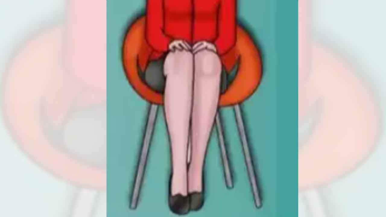 మోకాళ్లను దగ్గరగా పెట్టి కూర్చోవడం, ఇలాంటి వ్యక్తులు చాలా ముందు చూపుకలవారు. అంతే కాకుండా వీరు ఎక్కువగా ఆలోచిస్తుంటారు. ఏ పని అయినా చేయడానికి ముందు ఒకటికి రెండు సార్లు ఆలోచిస్తారు. సమయపాలన పాటిస్తారు. క్రమశిక్షణ, పరిశుభ్రతను ఎక్కువగా ఇష్టపడతారు. నిజాయితీగా ఉంటారు.