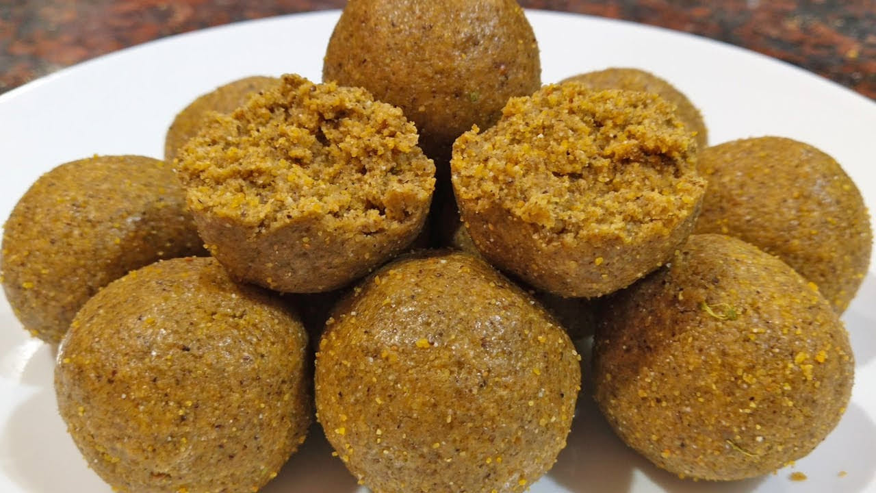 పెసరపప్పుతో లడ్డులు చేసి తింటే ఆరోగ్యానికి చాలా మంచివి. బెల్లం లేదా పంచదారతో చేస్తే చాలా టేస్టీగా ఉంటాయి. మీ ఇంట్లోనే 15 నిమిషాల్లో ఈజీగా చేసుకోవచ్చు. ఇంకా శరీరానికి కావాల్సిన ప్రోటీన్ , ఫైబర్ పుష్కలంగా ఉంటుంది. మరి, ఇంక లేట్ చేయకుండా వీటిని ఎలా చేయాలో ఇక్కడ తెలుసుకుందాం..