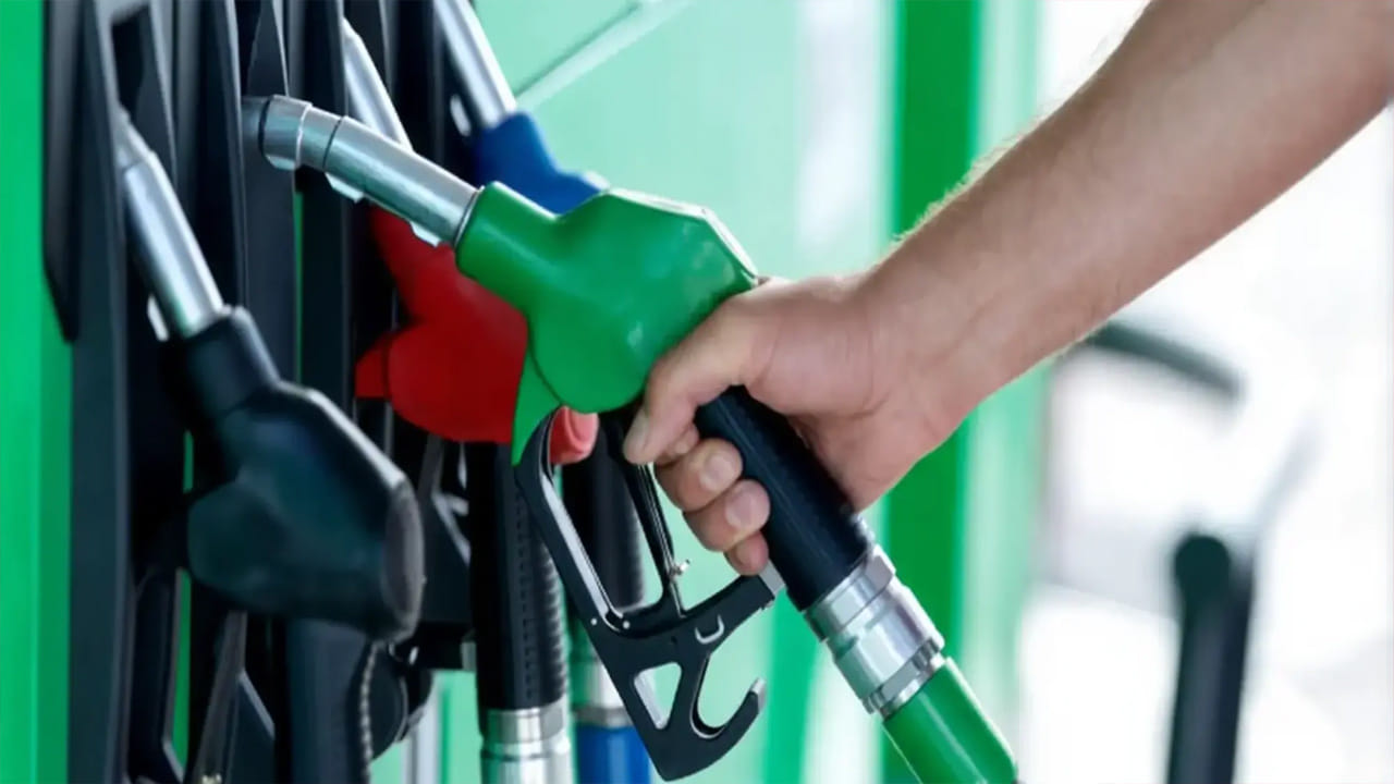 ఇరాన్‌తో యుద్ధం కారణంగా ప్రపంచ వ్యాప్తంగా అనిశ్చితి నెలకొంది. అలాగే వెనిజులాలో పెట్రోల్ కూడా చాలా చౌకగా లభిస్తుంది. ఇక్కడ ఒక లీటరు పెట్రోల్ ధర $0.035. అంటే రూ. 2.70 మాత్రమే.