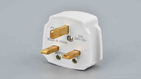 ప్లగ్‌లో మూడు పిన్ ఎందుకు ఉంటుంది..? అసలు సీక్రెట్ ఇదే