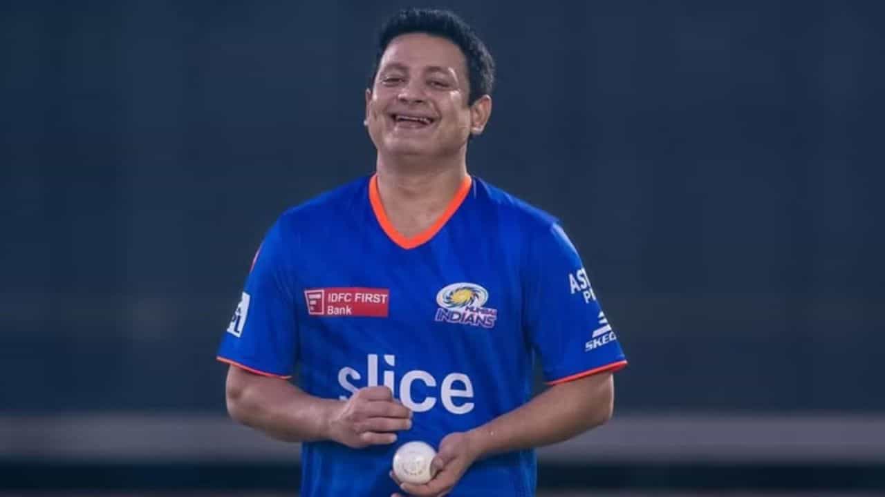 లెగ్ స్పిన్ బౌలర్ పీయూష్ చావ్లా నాల్గవ స్థానంలో ఉన్నాడు. ముంబై ఇండియన్స్ తోపాటు పలు ఫ్రాంచైజీల తరపున ఆడిన చావ్లా 191 మ్యాచ్లలో 192 వికెట్లను సాధించాడు.