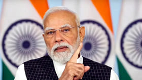 వీధి వ్యాపారులకు రుణాలతో పాటు క్రెడిట్ కార్డ్!