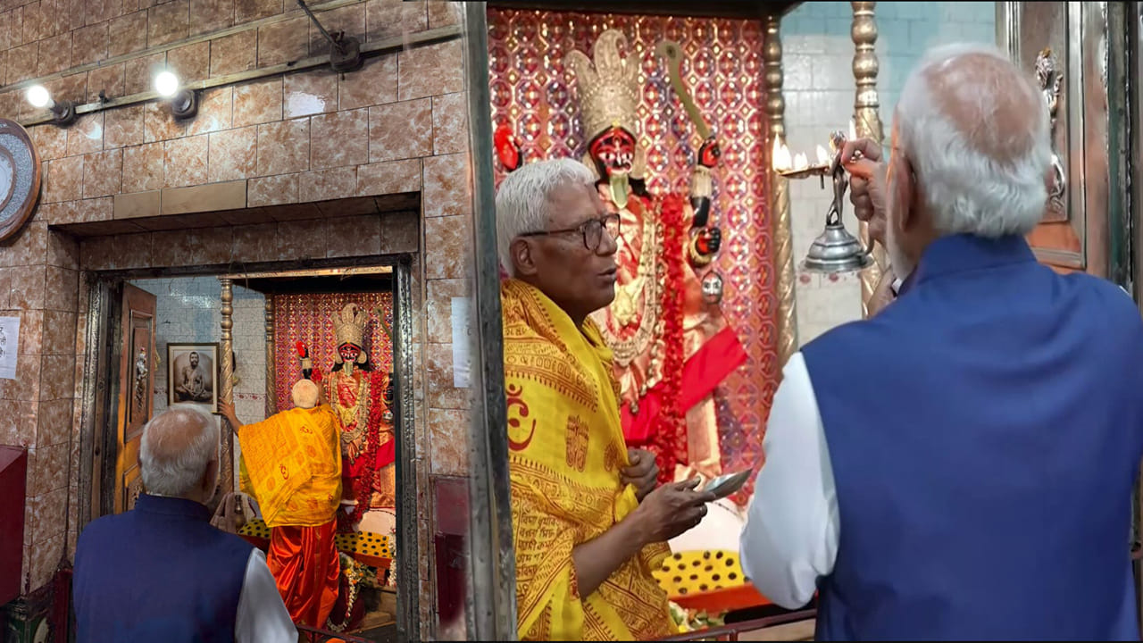 ఈ ఆలయానికి కోల్‌కతా నగరం కంటే పురాతనమైన చరిత్ర ఉంది. 1703వ సంవత్సరంలో స్థాపించిన తంతానియా కాళిబారికి 300 ఏళ్లకు పైగా విశిష్ట చరిత్ర ఉంది. ఇక్కడ కొలువైన మా సిద్ధేశ్వరిని భక్తులు జాగ్రత్ దేవతగా అత్యంత భక్తిశ్రద్ధలతో కొలుస్తారు, నగర అభివృద్ధికి ముందే ఈ క్షేత్రం ఆధ్యాత్మిక కేంద్రంగా వెలిసింది.
