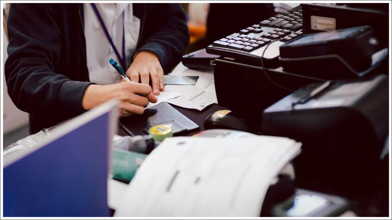  ఇప్పుడు మీరు 60 నెలల ఎఫ్‌డీలో రూ.2,00,000 పెట్టుబడి పెడితే, ఒక సాధారణ కస్టమర్‌కు మెచ్యూరిటీ నాటికి మొత్తం సుమారుగా రూ.2,70,701 లభిస్తుంది. అంటే మీకు రూ.70,701 వడ్డీ వస్తుంది. వడ్డీ రేటు ఎక్కువగా ఉంటే మొత్తం రూ.2,77,445 వరకు చేరవచ్చు. అందులో రూ.77,445 వడ్డీగా అందుతుంది.