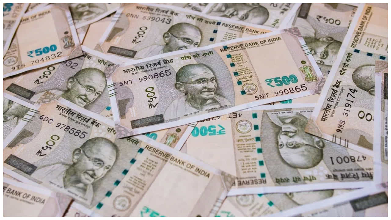 PNB సీనియర్ సిటిజన్లకు ప్రత్యేక అదనపు వడ్డీని అందిస్తుంది. వారి కోసం, అదే పెట్టుబడిపై మొత్తం రూ.2,81,568 వరకు ఉంటుంది. దీనిలో మీకు రూ.81,568 వడ్డీ లభిస్తుంది. అందువల్ల, మీరు సురక్షితమైన, హామీతో కూడిన రాబడిని కోరుకుంటే, PNB FD ప్లాన్ మీకు మంచి ఎంపిక కావచ్చు.