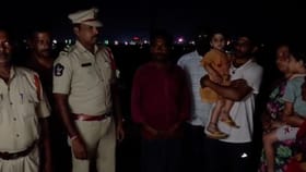 సినిమా లెవెన్ సీన్.. ఛేజ్ చేసి మరీ 4 ప్రాణాలు కాపాడిన పోలీసులు