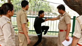 పోలీసు వారు మిమ్మల్ని ఇబ్బంది పెడితే ఇలా చేయండి...