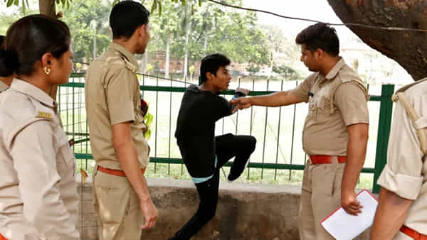 పోలీసువారు అసభ్యంగా ప్రవర్తిస్తే.. ఇబ్బందులకు గురిచేస్తే ఇలా చేయండి..