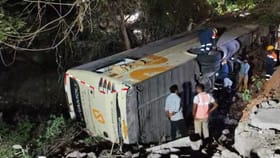 గాడ నిద్రలో ఉండగా ఒక్కసారిగా కుదుపు.. లేచి చూసేలోపు..ఇదిగో వీడియో