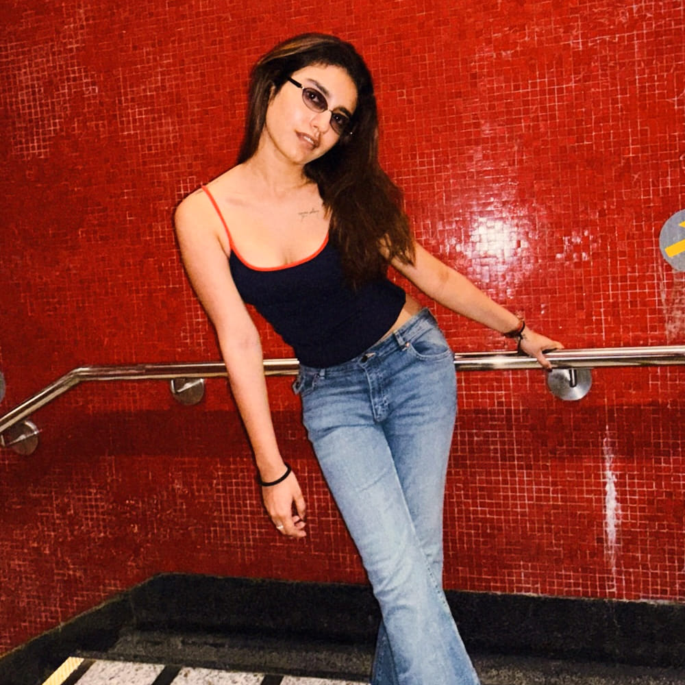 చెక్ సినిమా ఆశించిన స్థాయిలో విజయం సాధించలేకపోయింది. చెక్ సినిమా తర్వాత తిరిగి మలయాళంలో బిజీగా మారింది. తెలుగులో చాలా కాలం తర్వాత మెగా మల్టీస్టారర్ మూవీ బ్రో సినిమాలో నటించింది. కానీ ఈ సినిమా కూడా డిజాస్టర్ అయ్యింది. దాంతో తెలుగులో ఈ అమ్మడు పెద్దగా కనిపించడం లేదు.