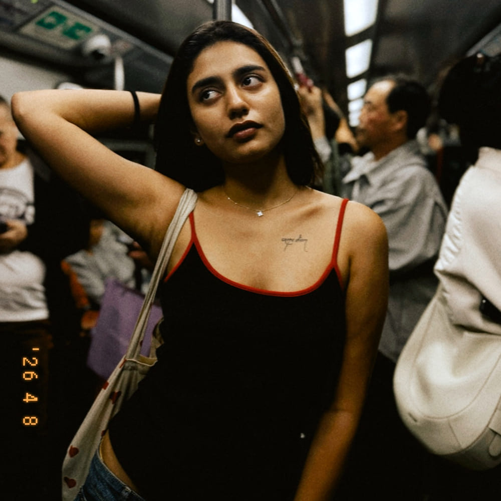 ఇక ఈ వీడియో వైరల్ అయిన తర్వాత ప్రియాకు సినిమా అవకాశాలు వరుసపెట్టి క్యూ కట్టాయి. టాలీవుడ్ నుంచి బాలీవుడ్ వరకు ప్రియాకు ఆఫర్లు వెల్లువెత్తాయి. అయితే ప్రియా మాత్రం ఆచితూచి సినిమాలు ఎంపిక చేసుకుంటోంది. నితిన్ హీరోగా తెరకెక్కిన ‘చెక్’ సినిమా చేసింది.