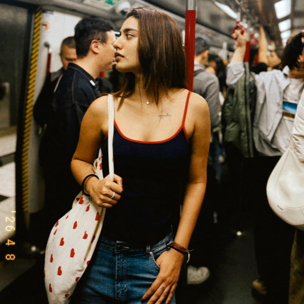 సోషల్ మీడియాలో యాక్టివ్గా ఉంటూ, తన క్రేజీ ఫోటోషూట్లు, డ్యాన్స్ వీడియోలతో అభిమానులను అలరిస్తుంది. తాజాగా ఈ బ్యూటీ షేర్ చేసిన ఫోటోలు వైరల్ గా మారాయి. ఈ పిక్స్ కు నెటిజన్స్ క్రేజీ కామెంట్స్ చేస్తున్నారు.