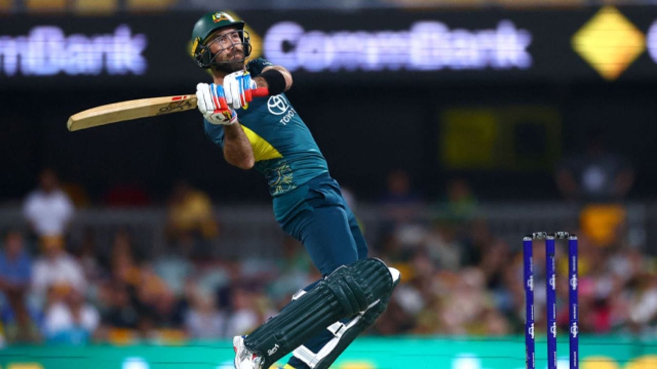 దీంతో అతను టీ20 క్రికెట్‌లో 11,000 పరుగులకు పైగా సాధించిన మూడవ ఆస్ట్రేలియా బ్యాట్స్‌మన్‌గా నిలిచాడు. ఇంతకుముందు డేవిడ్ వార్నర్, ఆరోన్ ఫించ్ మాత్రమే ఈ ఘనతను సాధించారు. ఇప్పుడు గ్లెన్ మాక్స్‌వెల్ కూడా ఈ విజేతల జాబితాలో చేరాడు.