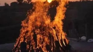 భార్య చితికి నిప్పు పెట్టి వచ్చేసరికి కూతురు శవంగా మారిపోతే.. గుండెల్ని పిండేసే ఘటన