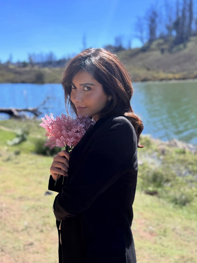 వెకేషన్ ఎంజాయ్ చేస్తున్న ఉస్తాద్ భామ.. రాశి ఖన్నా లేటెస్ట్ పిక్స్